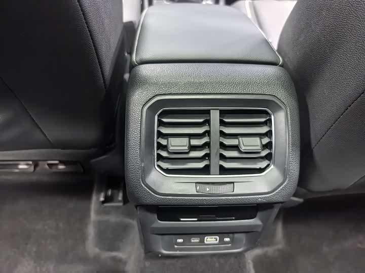 Фото 9 - Volkswagen Tiguan L Pro