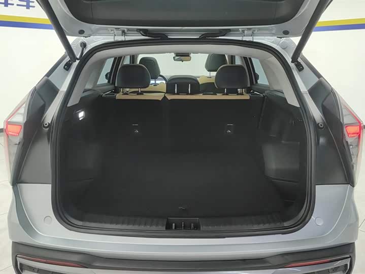 Фото 4 - Geely Atlas L