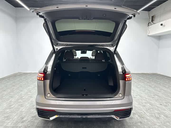 Фото 9 - Geely Monjaro