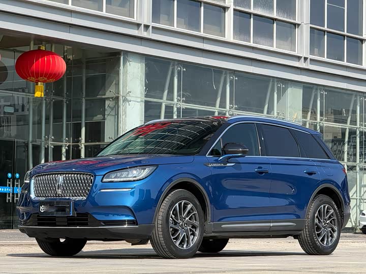 Фото 1 - Lincoln Corsair