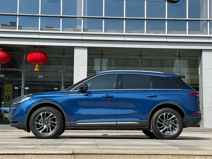 Фото 4 - Lincoln Corsair