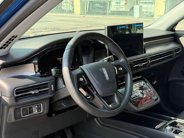 Фото 9 - Lincoln Corsair