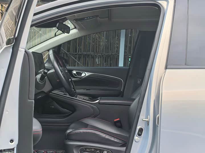 Фото 8 - GAC Aion V