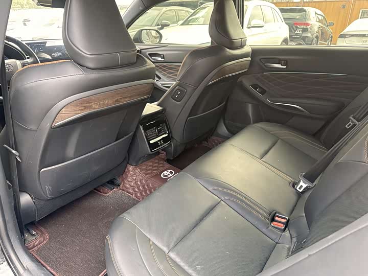 Фото 8 - Toyota Avalon