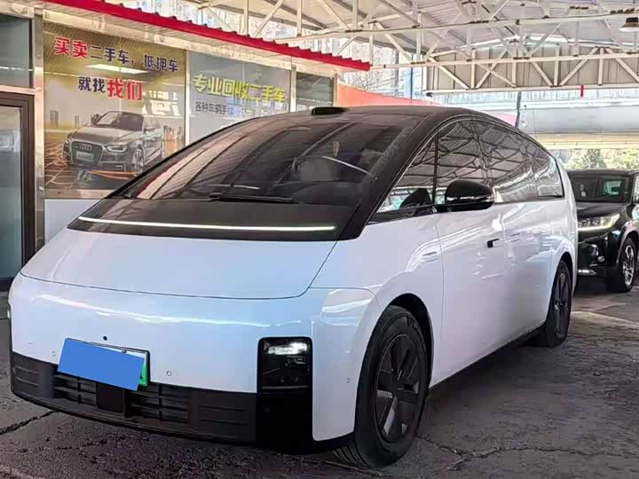 Фото 1 - LiXiang Mega