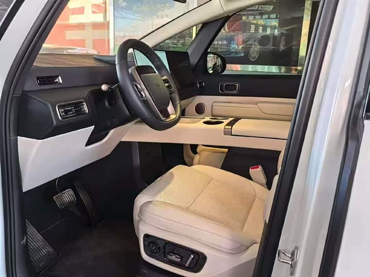 Фото 2 - LiXiang Mega