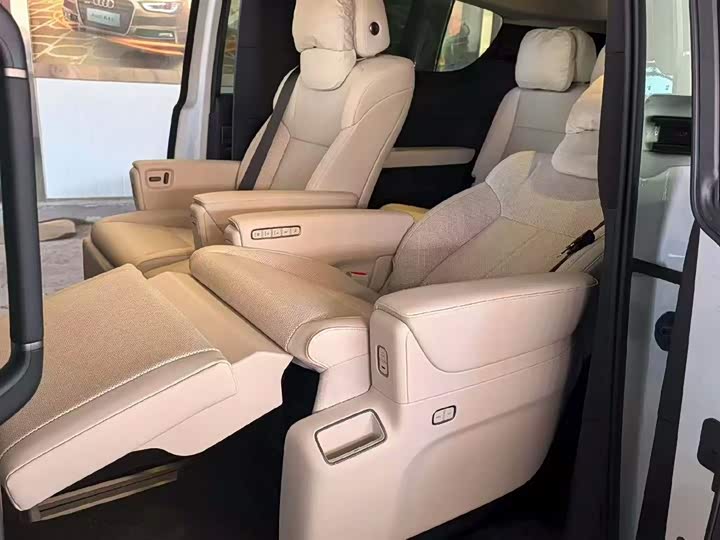 Фото 3 - LiXiang Mega