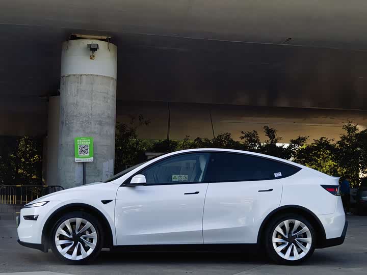 Фото 3 - Tesla Model Y