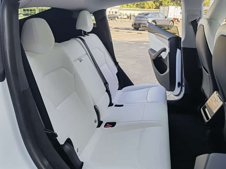 Фото 8 - Tesla Model Y