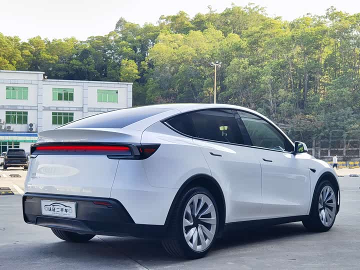 Фото 9 - Tesla Model Y