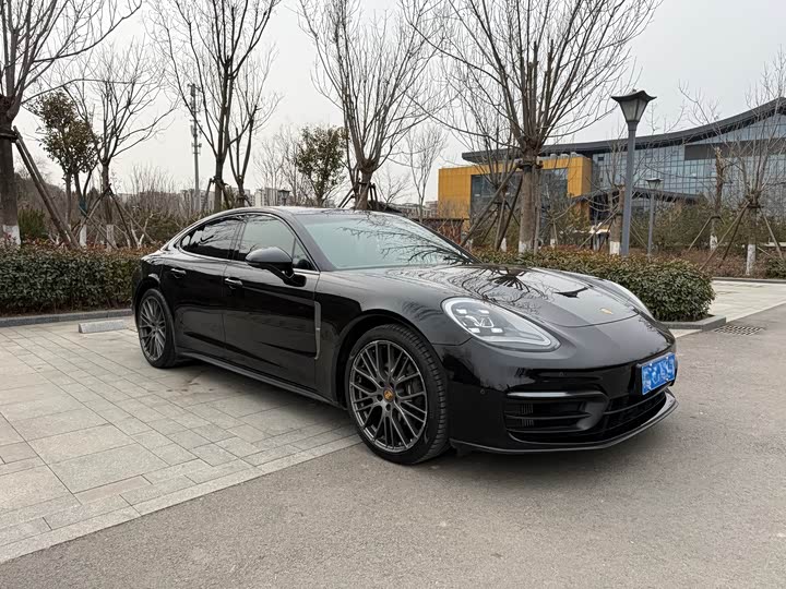 Фото 3 - Porsche Panamera