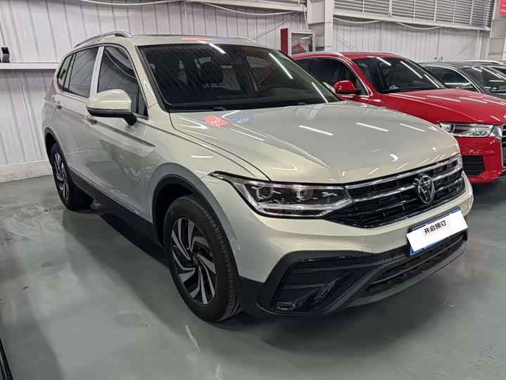 Фото 1 - Volkswagen Tiguan L Pro