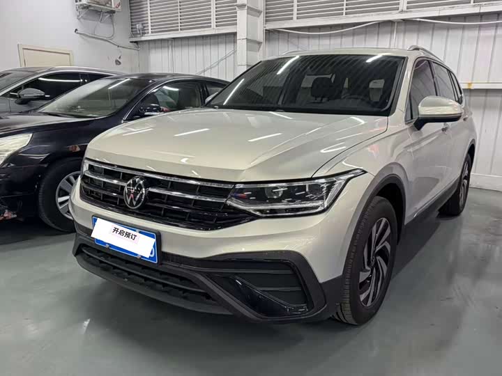 Фото 2 - Volkswagen Tiguan L Pro