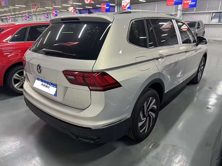 Фото 5 - Volkswagen Tiguan L Pro