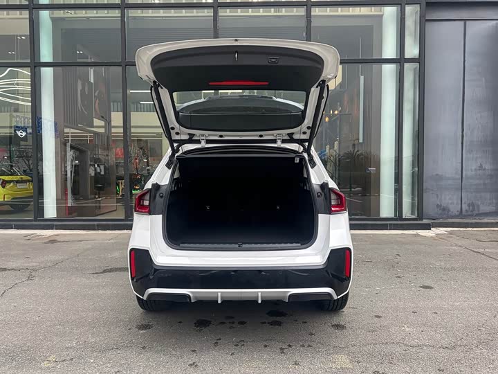 Фото 9 - BMW iX1