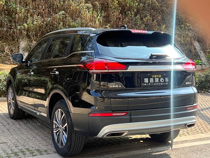 Фото 6 - Geely Atlas