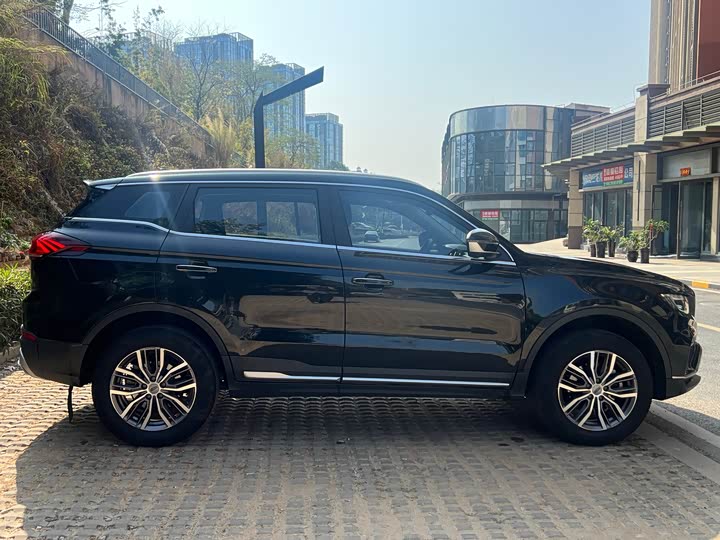 Фото 8 - Geely Atlas