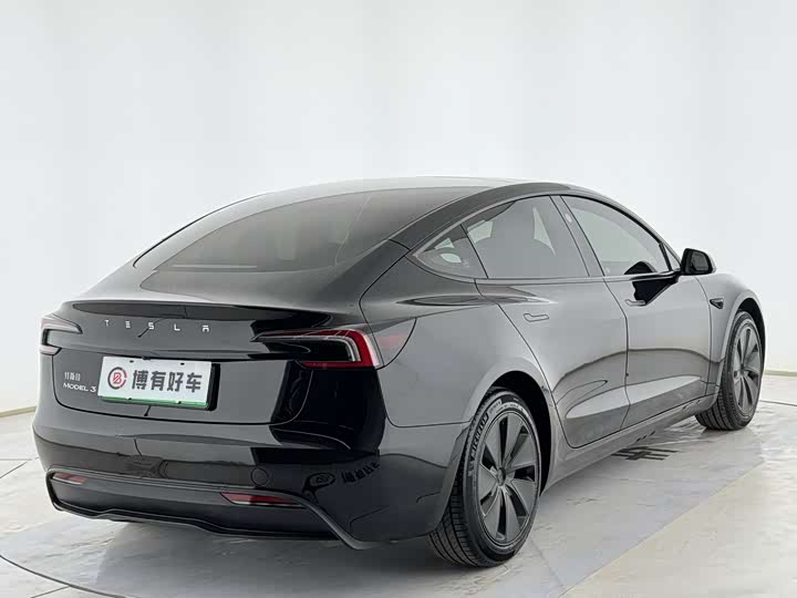 Фото 9 - Tesla Model 3