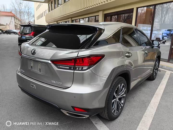 Фото 6 - Lexus RX