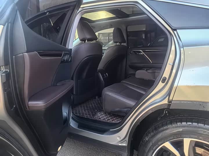 Фото 7 - Lexus RX