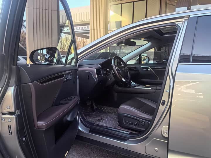 Фото 8 - Lexus RX