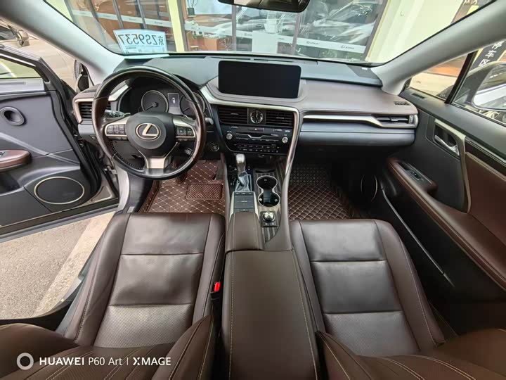 Фото 9 - Lexus RX