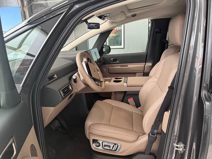 Фото 4 - LiXiang Mega