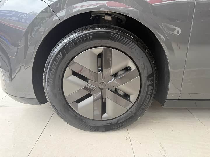 Фото 9 - LiXiang Mega