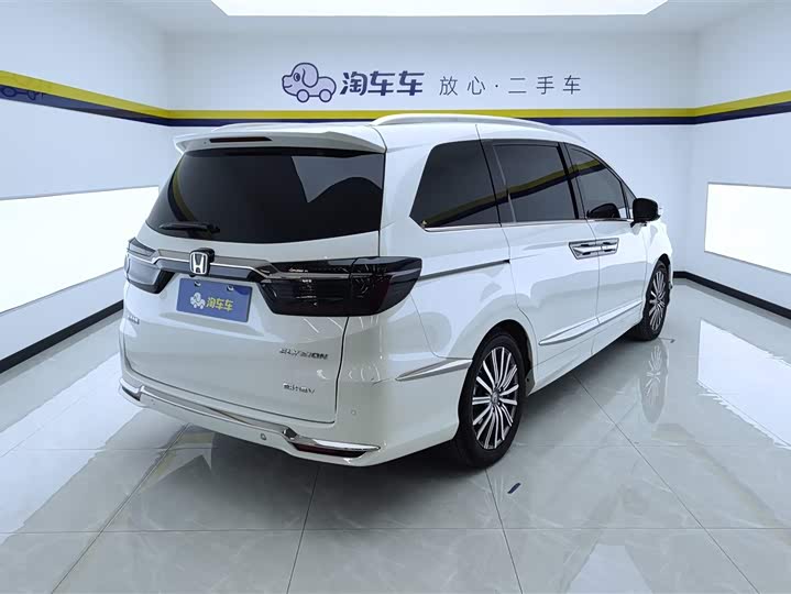 Фото 3 - Honda Elysion