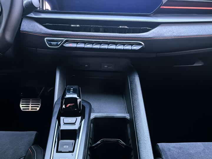 Фото 8 - Geely Binrui