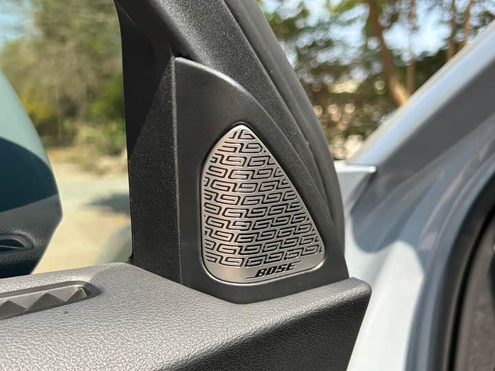 Фото 3 - Geely Tugella S