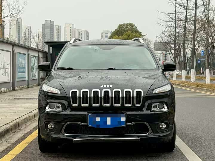 Фото 2 - Jeep Cherokee