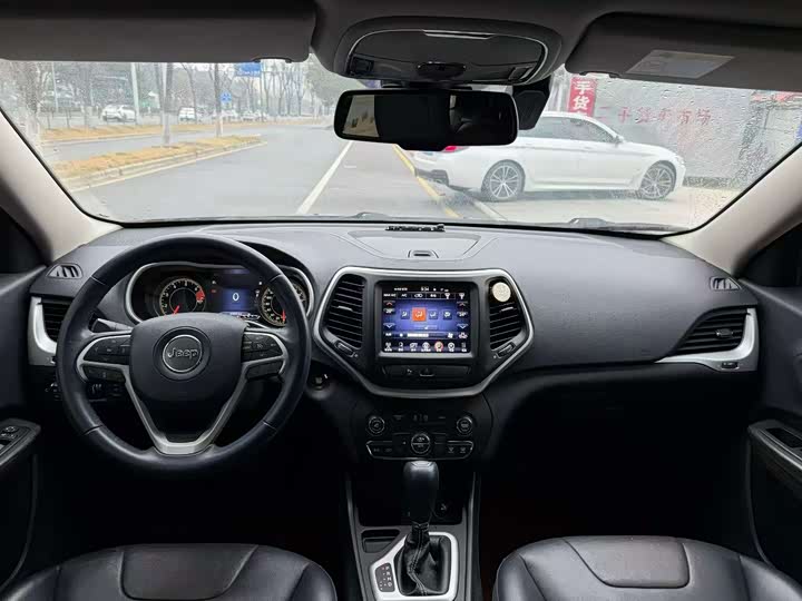 Фото 5 - Jeep Cherokee