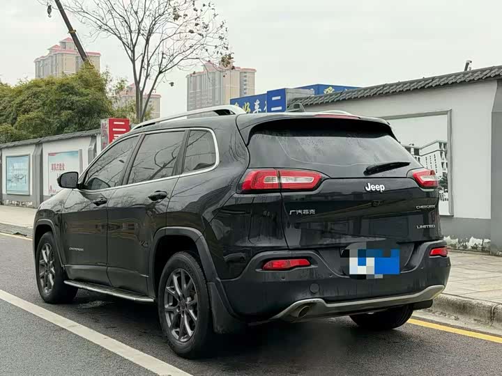Фото 7 - Jeep Cherokee