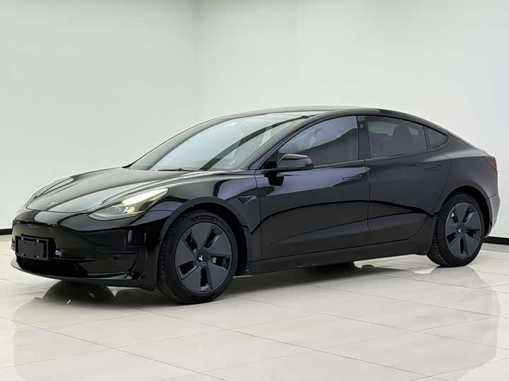 Фото 1 - Tesla Model 3