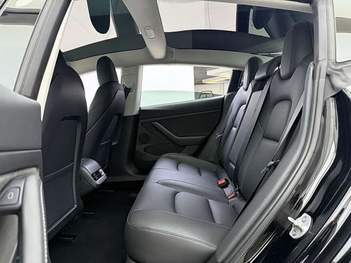 Фото 6 - Tesla Model 3