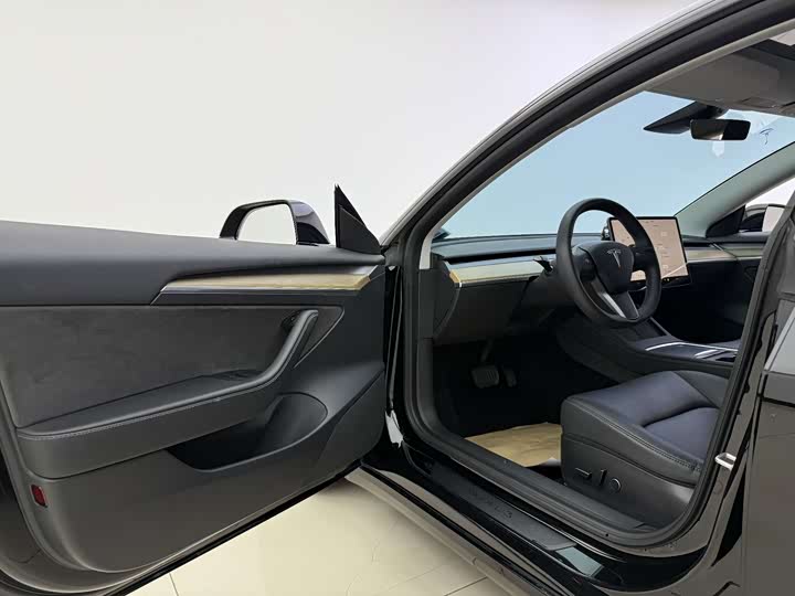 Фото 9 - Tesla Model 3