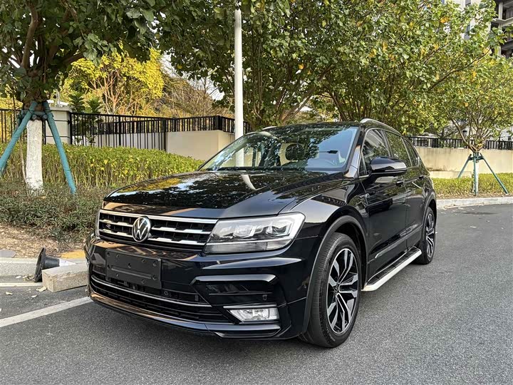 Фото 1 - Volkswagen Tiguan L Pro