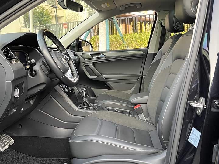 Фото 4 - Volkswagen Tiguan L Pro