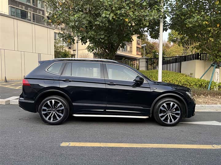 Фото 7 - Volkswagen Tiguan L Pro