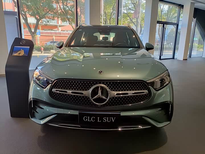 Photo 2 - Mercedes-Benz GLC-Class