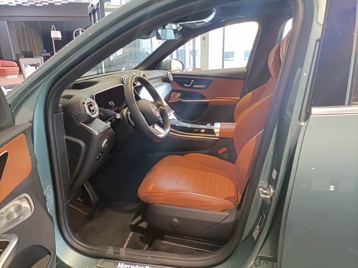 Photo 6 - Mercedes-Benz GLC-Class