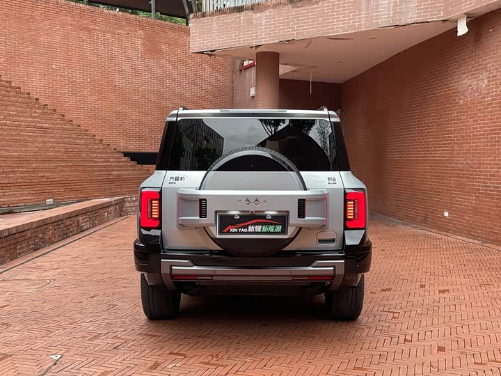 Фото 4 - BYD FangChengBao Leopard 8