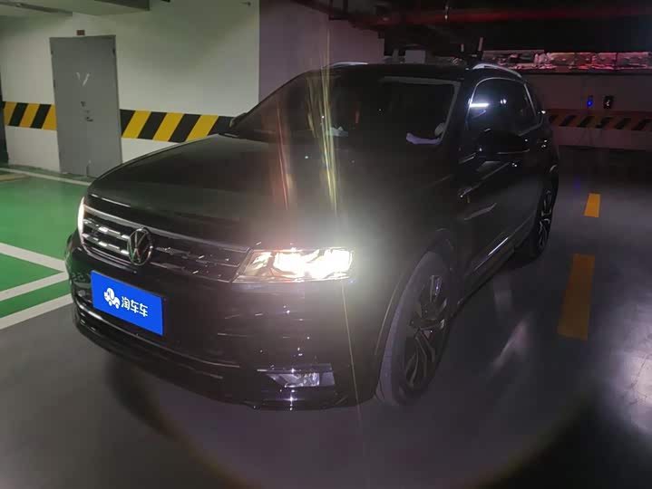 Фото 1 - Volkswagen Tiguan L Pro