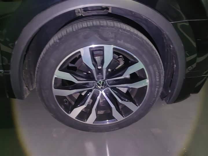 Фото 6 - Volkswagen Tiguan L Pro