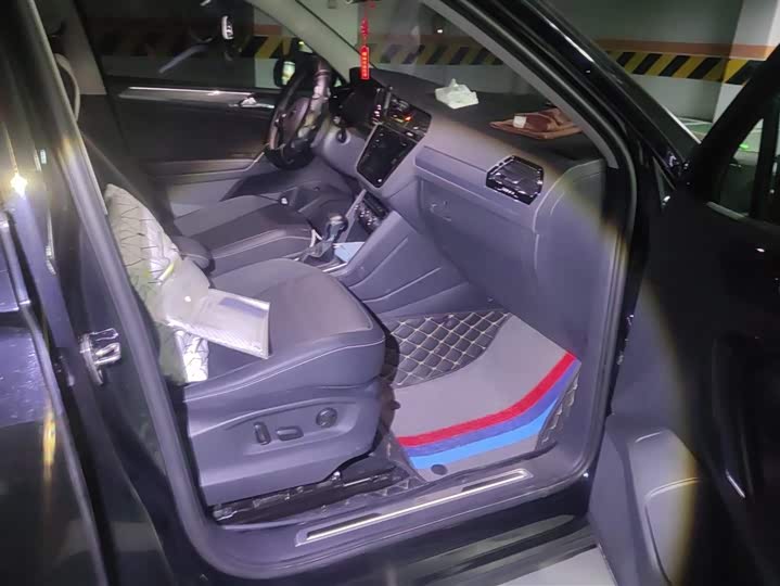 Фото 8 - Volkswagen Tiguan L Pro