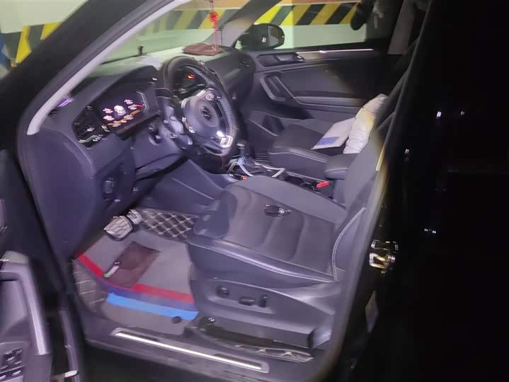 Фото 9 - Volkswagen Tiguan L Pro