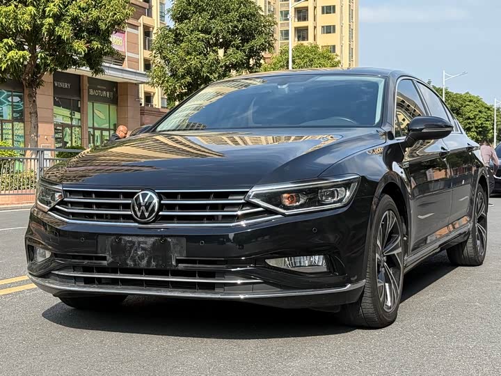 Фото 1 - Volkswagen Magotan