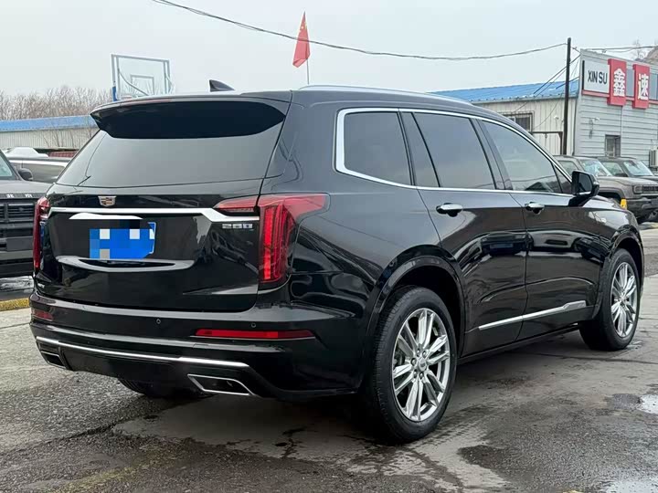 Фото 9 - Cadillac XT6