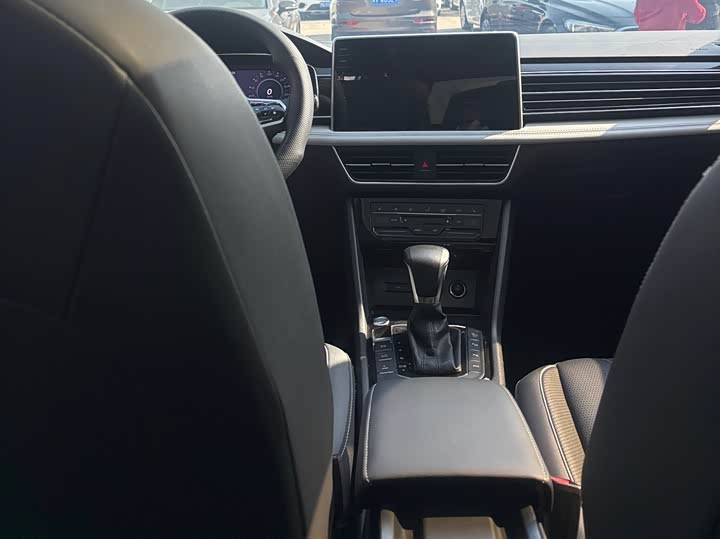 Фото 8 - Volkswagen Tiguan L Hybrid